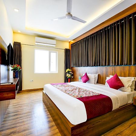 Rosewood Suites A Family Hotel Near Delhi Airport 뉴델리 외부 사진