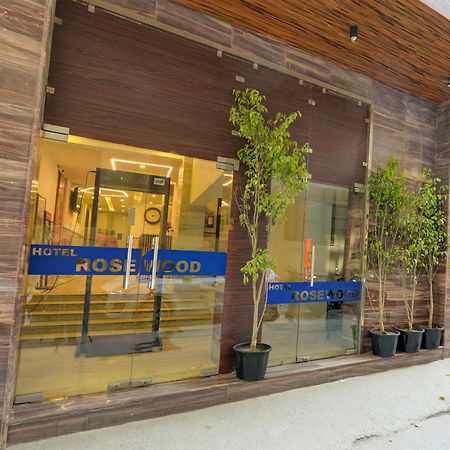 Rosewood Suites A Family Hotel Near Delhi Airport 뉴델리 외부 사진