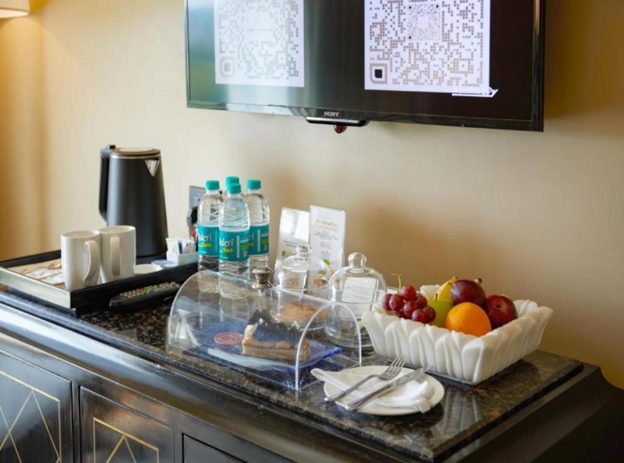Rosewood Suites A Family Hotel Near Delhi Airport 뉴델리 외부 사진