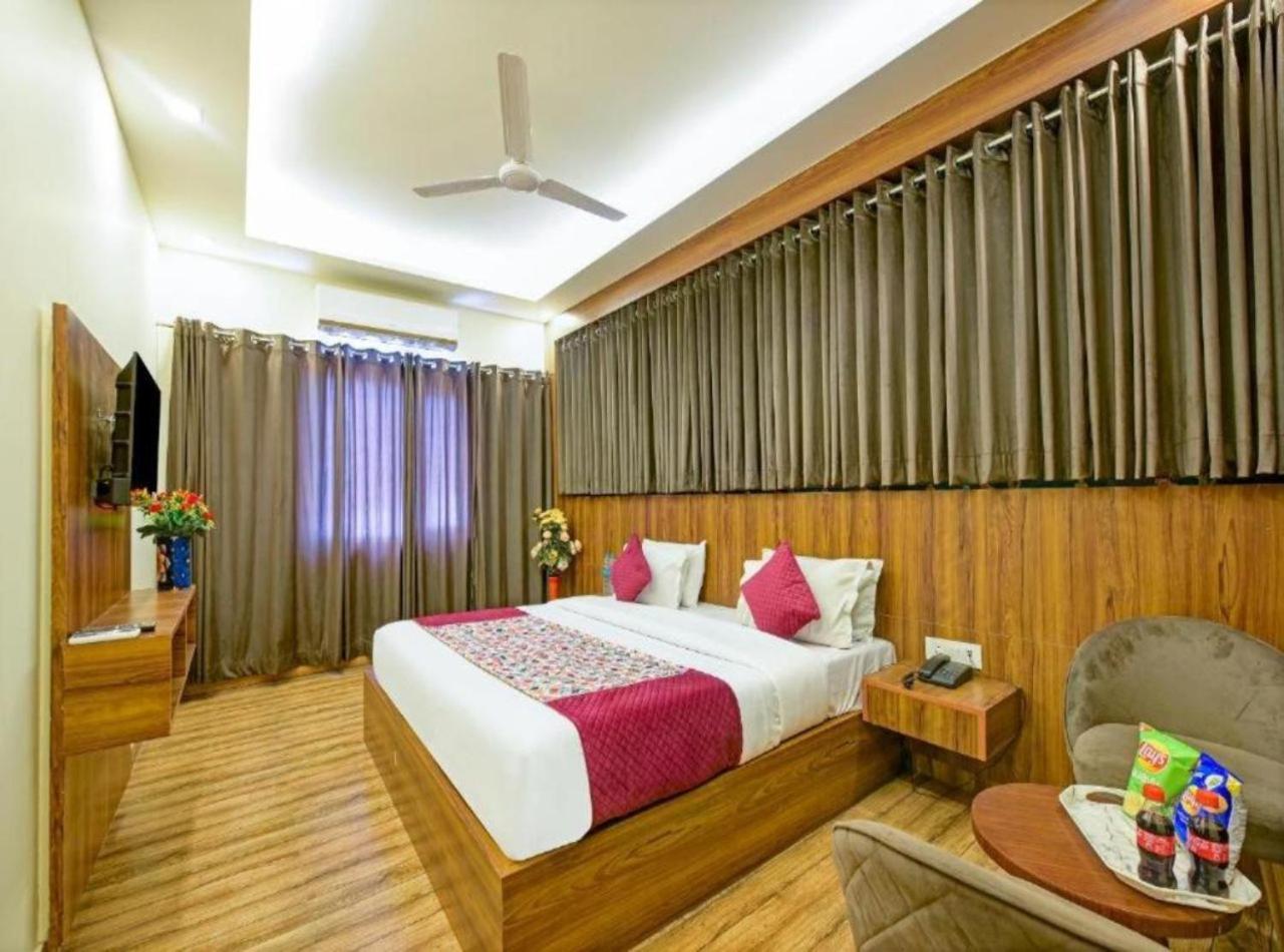 Rosewood Suites A Family Hotel Near Delhi Airport 뉴델리 외부 사진