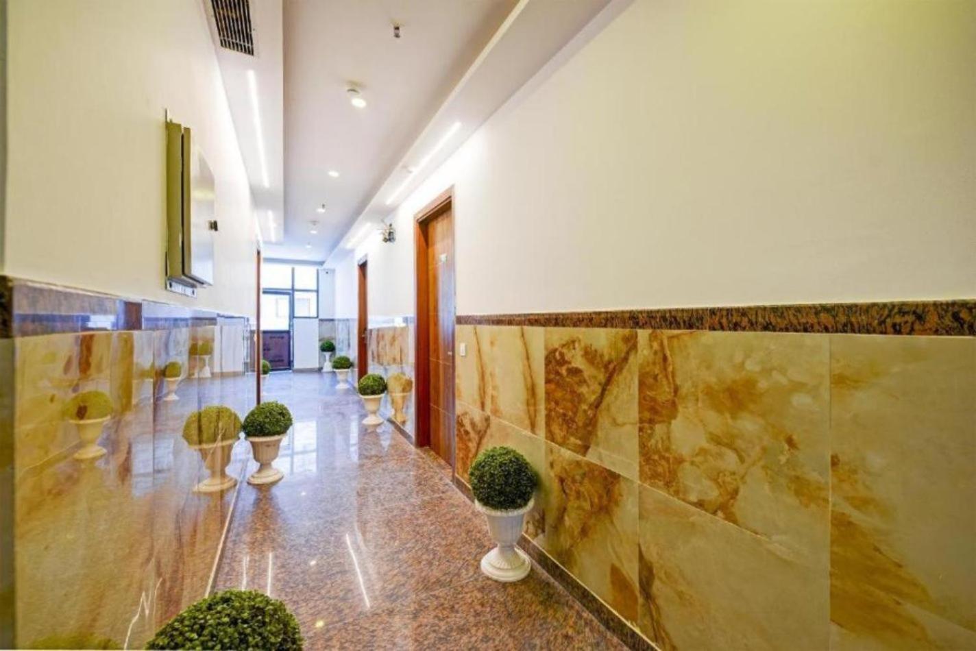 Rosewood Suites A Family Hotel Near Delhi Airport 뉴델리 외부 사진