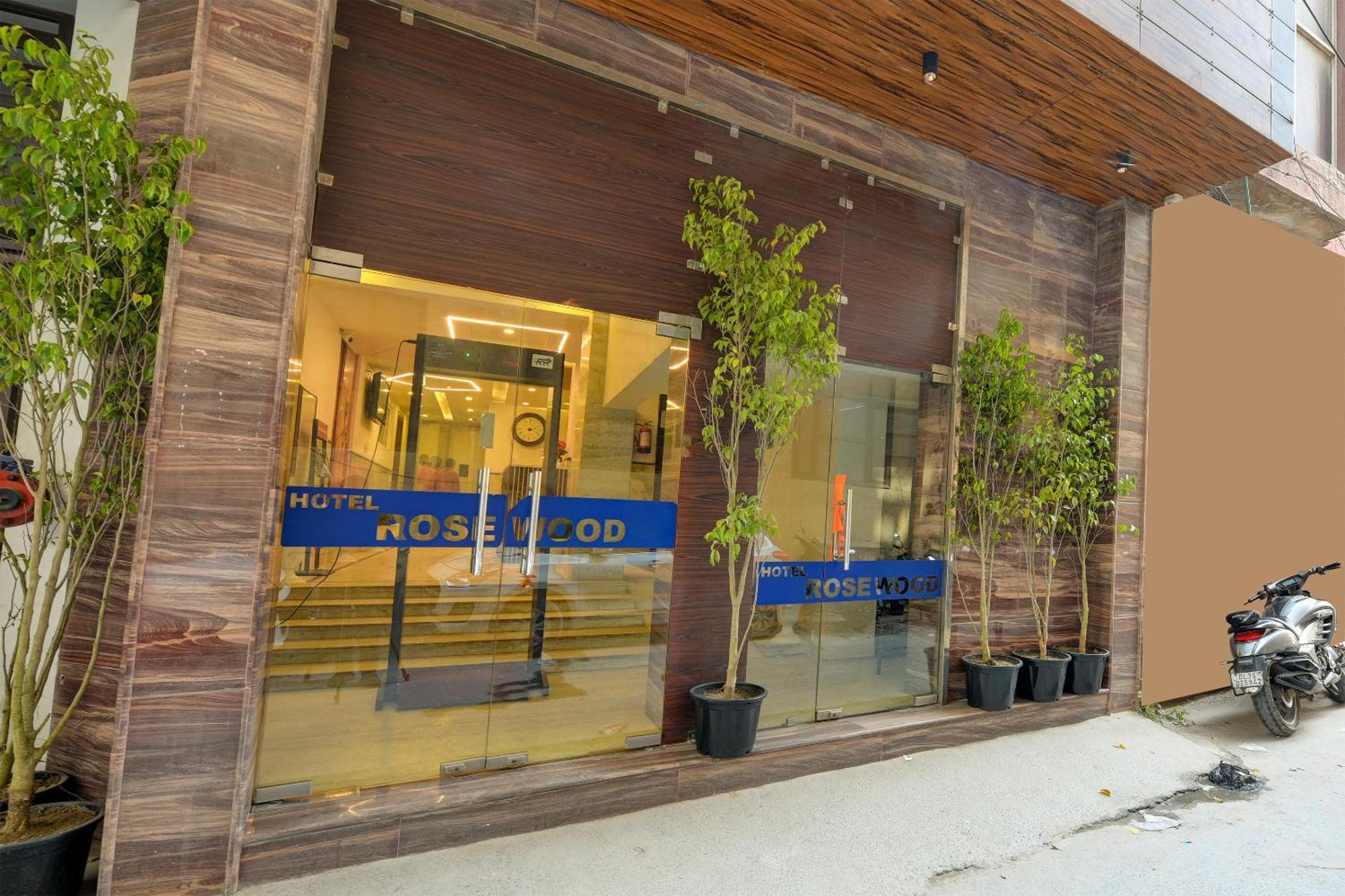 Rosewood Suites A Family Hotel Near Delhi Airport 뉴델리 외부 사진